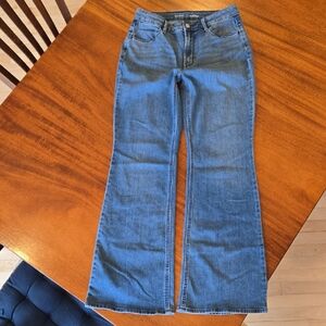 Old Navy Women's High Rise WOW Flare Jeans Size 8